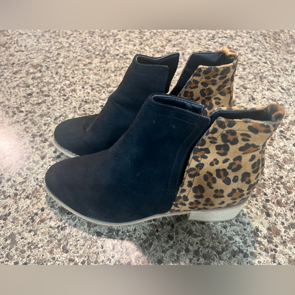 Women’s Boutique by Corkys suede-like Black and Leopard print split bootie